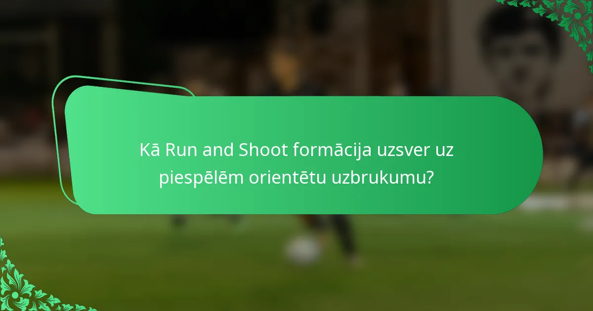 Kā Run and Shoot formācija uzsver uz piespēlēm orientētu uzbrukumu?